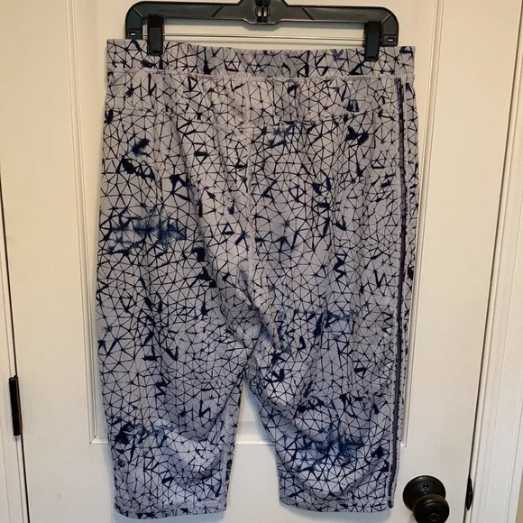 Lululemon Retreat Yogi Crop - Picture 9 of 12